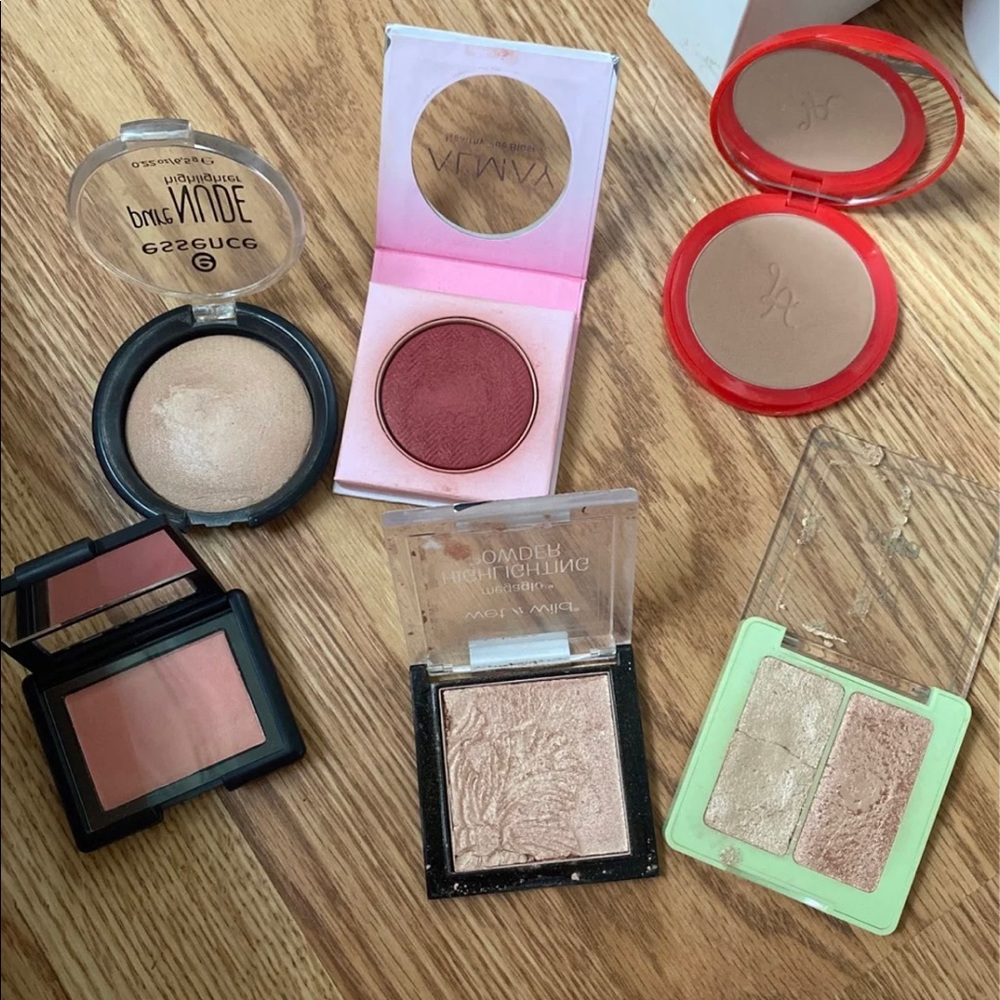 Highlighter, blush and bronzer bundle